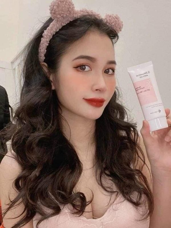 Review đánh giá từ khách hàng về Kem Chống Nắng Sjm