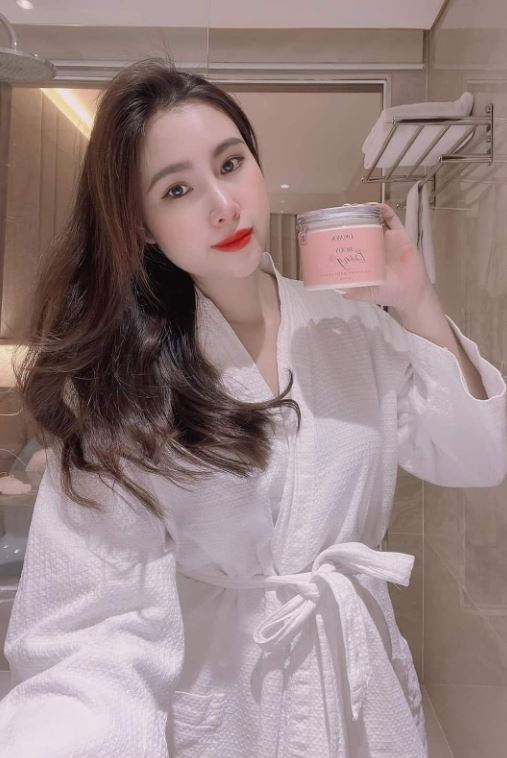 Kem Body Bông Onaya là sự lựa chọn tuyệt vời để dưỡng trắng và chăm sóc da toàn diện.