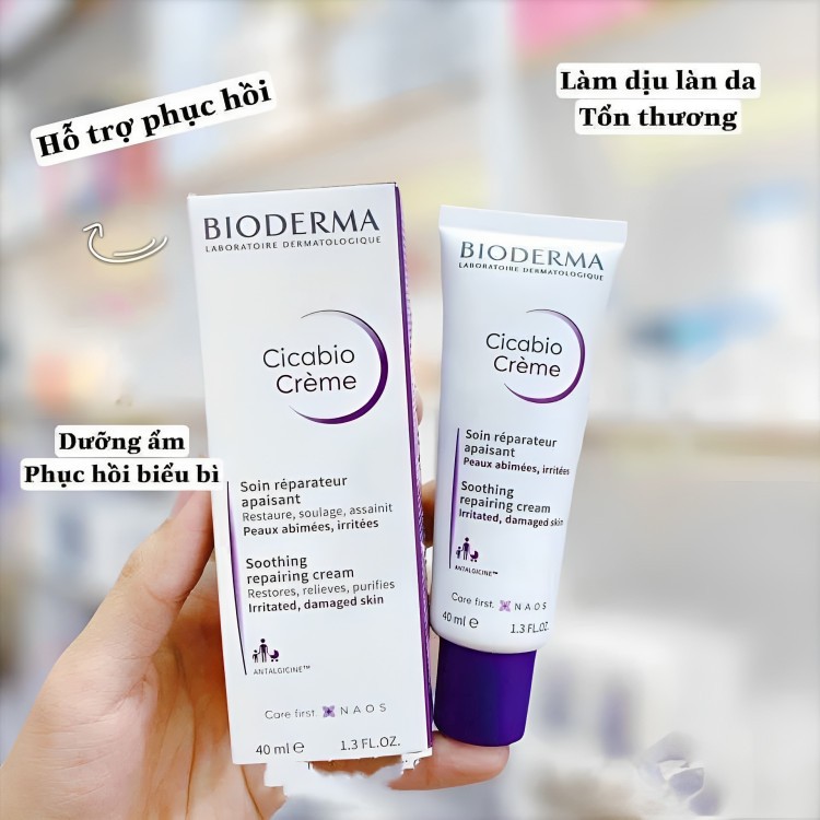 Sản phẩm dưỡng da Bioderma tím được thiết kế dạng tuýp dễ dàng khi sử dụng