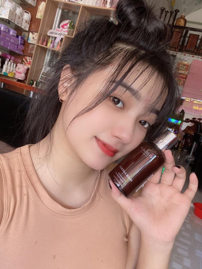 Tinh dầu bưởi Vi Jully thiết kế đơn giản nhưng chắc chắn và dễ sử dụng