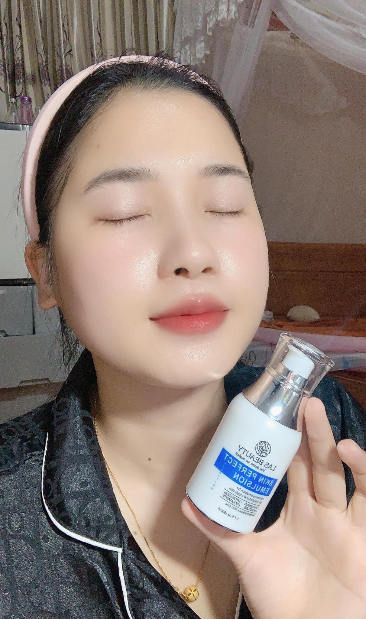 Giúp tái tạo và phục hồi làn da bị tổn thương, làm lành sẹo rỗ và vết thâm nám nặng