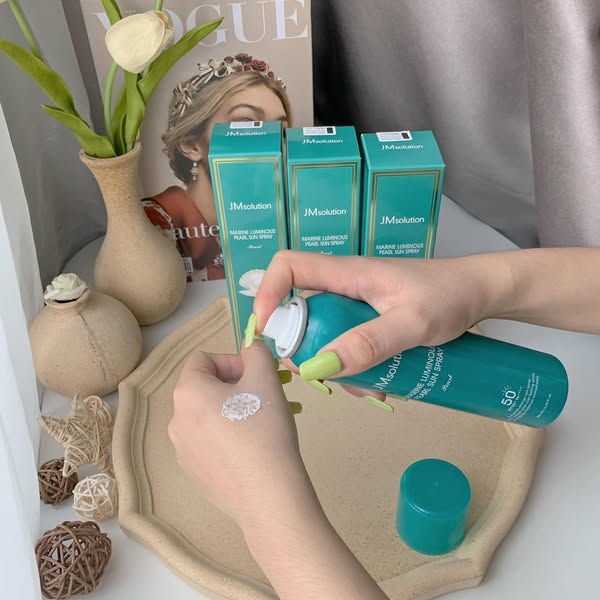 Xịt Chống Nắng JM Solution Có Tốt Không?