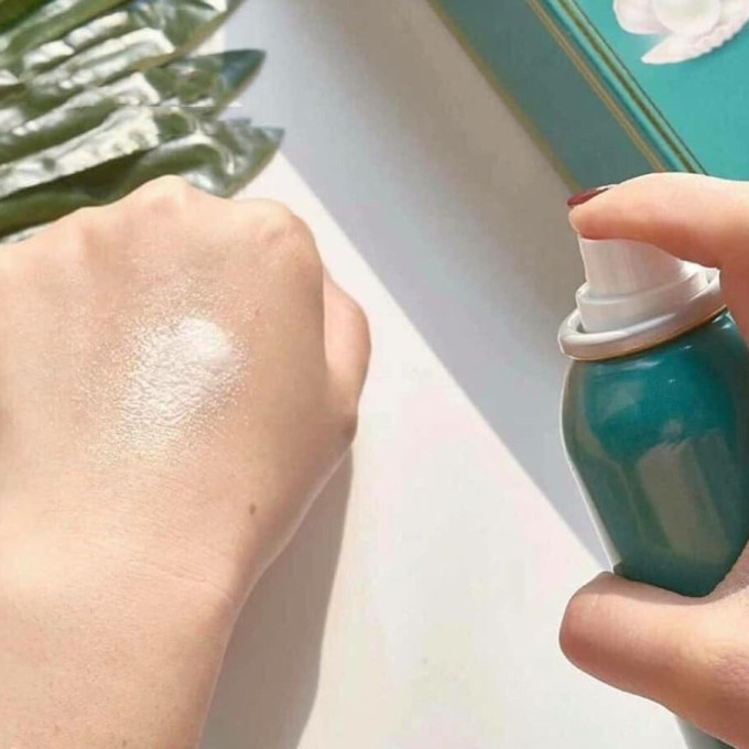 Xịt chống nắng JM Solution có chỉ số SPF50+ PA++++, giúp bảo vệ da toàn diện khỏi tia UVA & UVB