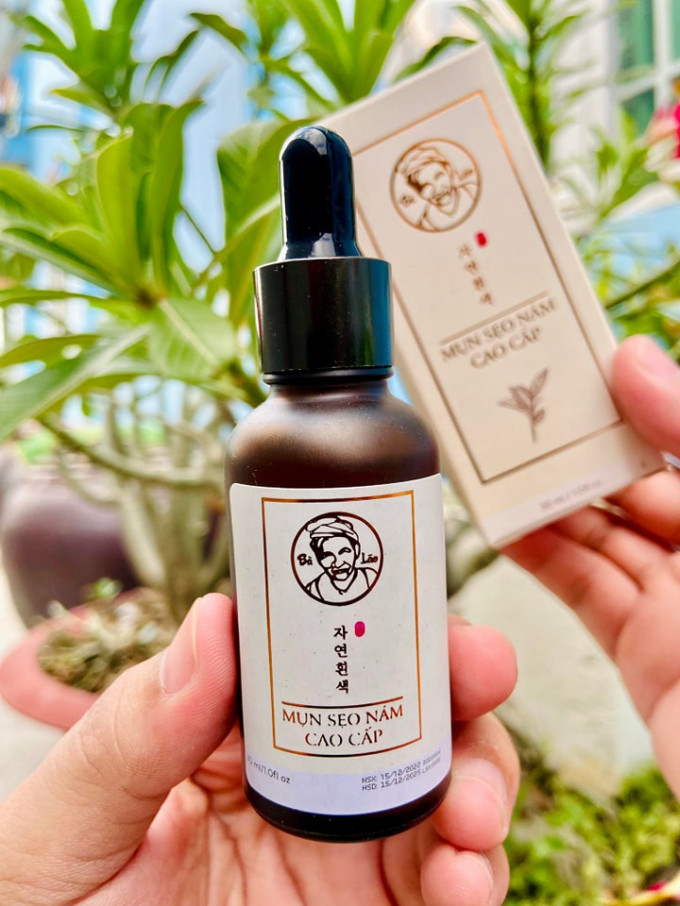 Serum trị mụn Bà Lão được làm theo bí quyết gia truyền của người Dao Đỏ,