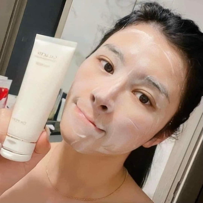 Làm sạch sâu từ bên trong những bụi bẩn, bã nhờn trên da